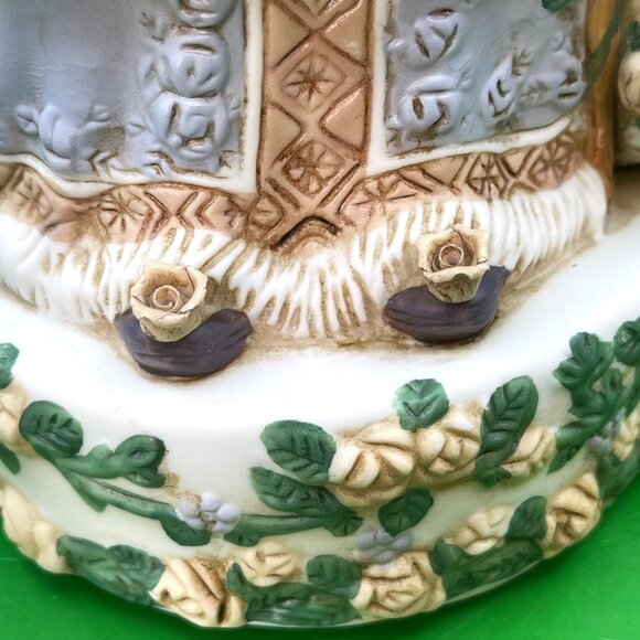 VTG Ceramic Old World Father Christmas Music Box Figurine Flowers Swan Holiday - Picture 16 of 16